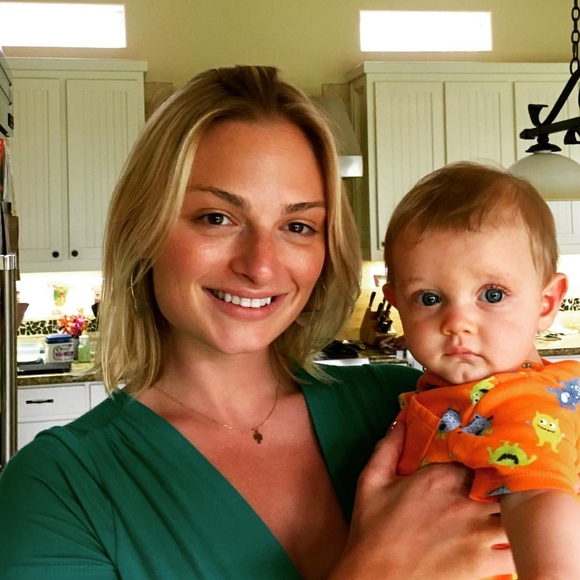 Meet your Posher, Laura - Picture 1 of 1